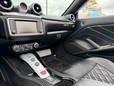 Used 2015 Ferrari California T RWD image 51