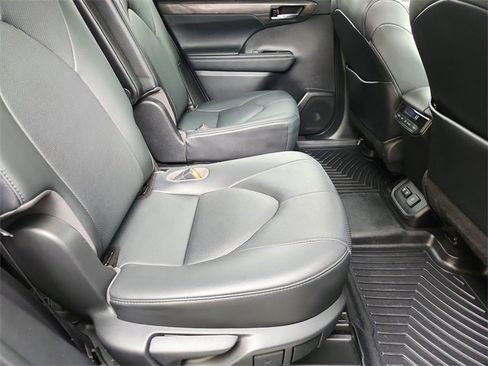 Used 2021 Toyota Highlander Limited image 27