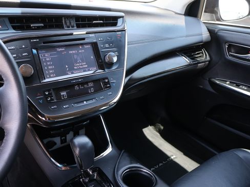Used 2018 Toyota Avalon XLE Premium FWD image 25