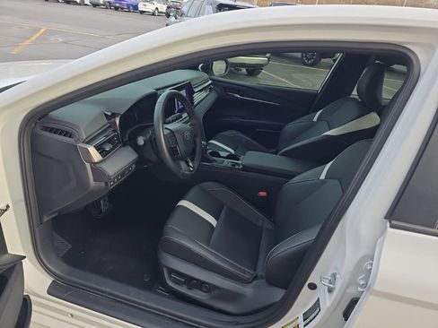 Used 2025 Toyota Camry SE image 7