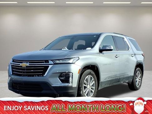 Used 2023 Chevrolet Traverse LT w/ Rear Camera Mirror Package image 1