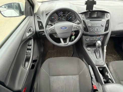 Used 2015 Ford Focus SE w/ SE Cold Weather Package FWD image 16