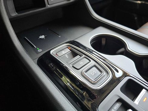Used 2025 Honda Pilot Elite image 40