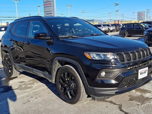 Used 2023 Jeep Compass Altitude image 5