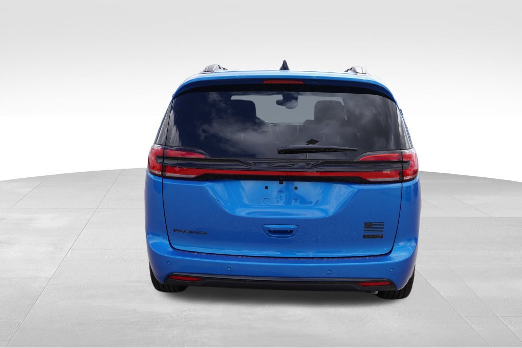 New 2027 Chrysler Pacifica Select AWD/4WD image 4