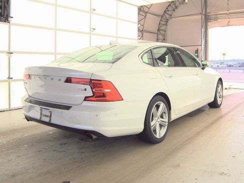 Used 2018 Volvo S90 T5 Momentum w/ Convenience Package image 2