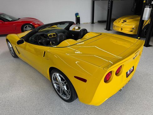 Used 2006 Chevrolet Corvette Convertible w/ Preferred Equipment Group RWD image 11