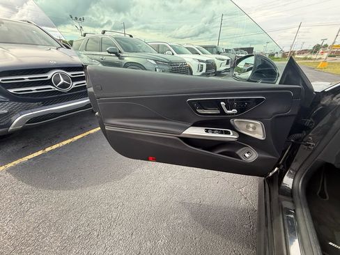 Used 2025 Mercedes-Benz CLE 300 4MATIC Cabriolet image 11