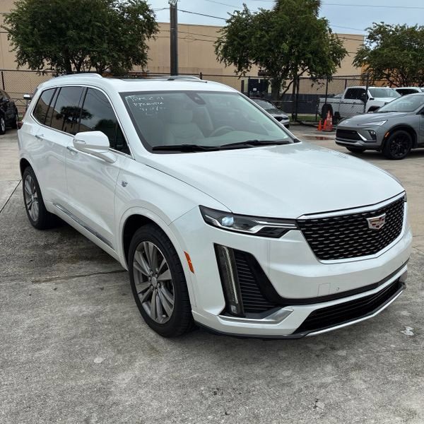 Used 2022 Cadillac XT6 Premium Luxury FWD image 1