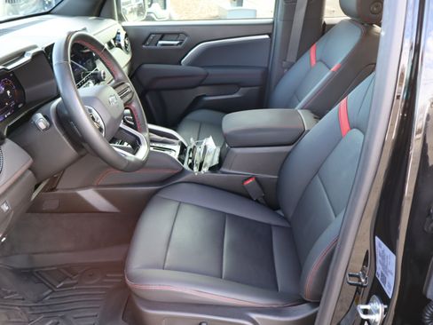 Certified 2025 Chevrolet Colorado Z71 w/ Midnight Edition image 19