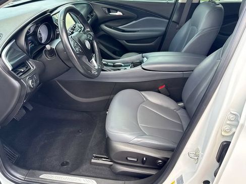 Used 2020 Buick Envision Essence FWD image 9