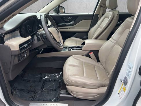 Used 2021 Lincoln Corsair AWD w/ Premium Package image 11