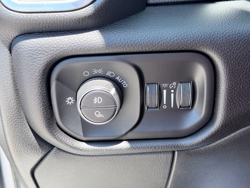 Used 2024 RAM 2500 Laramie AWD/4WD image 12