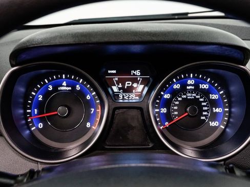 Used 2014 Hyundai Elantra SE image 11