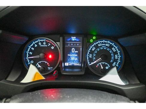 Used 2023 Toyota Tacoma TRD Off-Road image 33