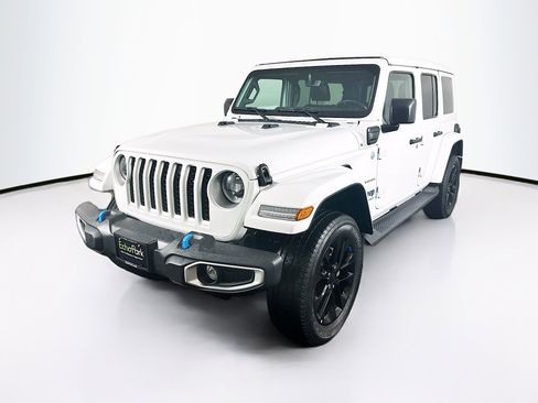 Used 2023 Jeep Wrangler Unlimited Sahara w/ Cold Weather Group AWD/4WD image 3