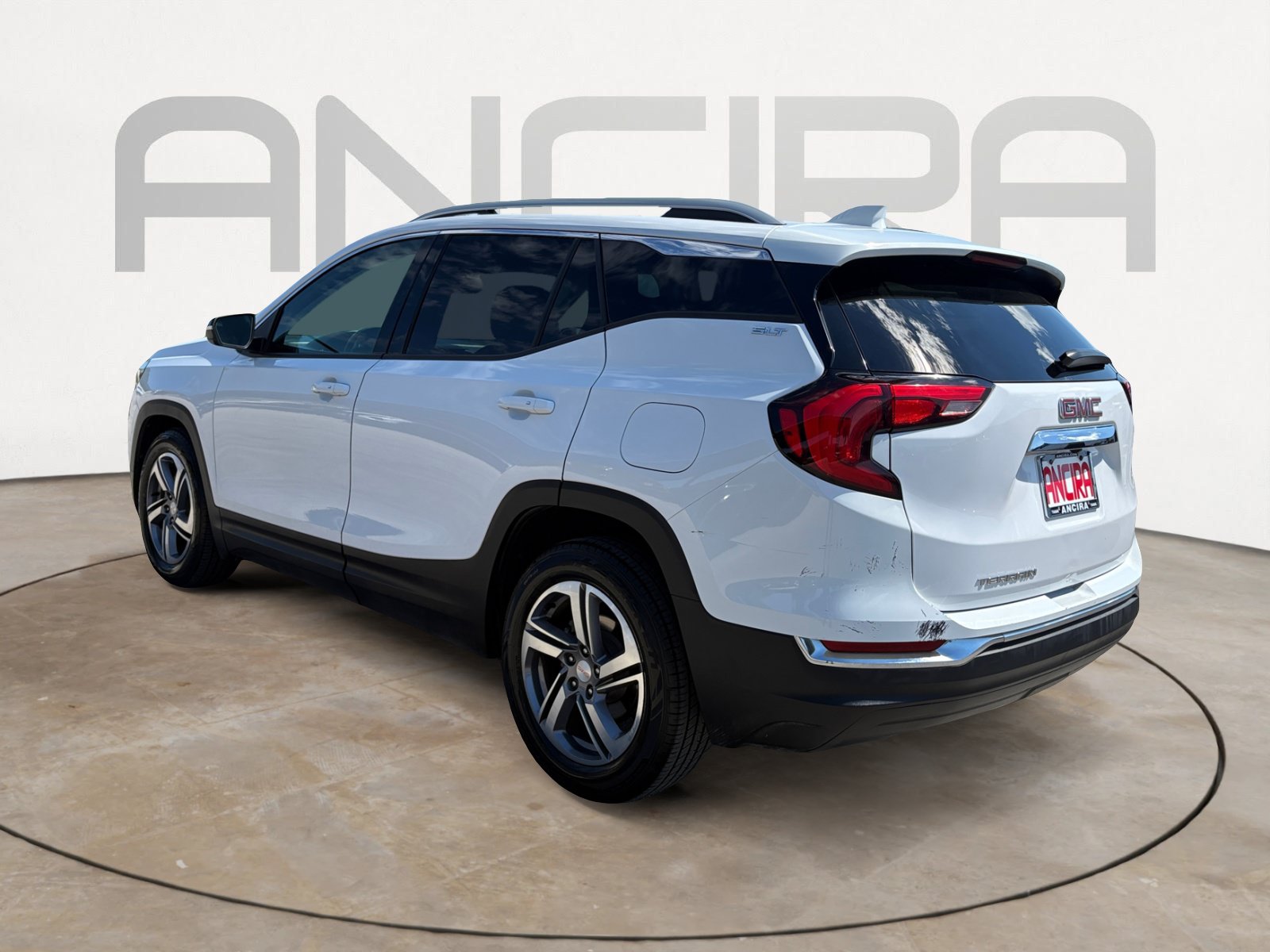 Used 2018 GMC Terrain SLT w/ LPO, Black Accent Package FWD image 8