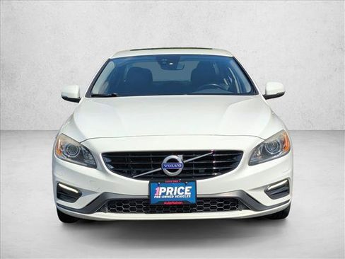 Used 2018 Volvo S60 T5 Dynamic w/ Vision Package FWD image 2