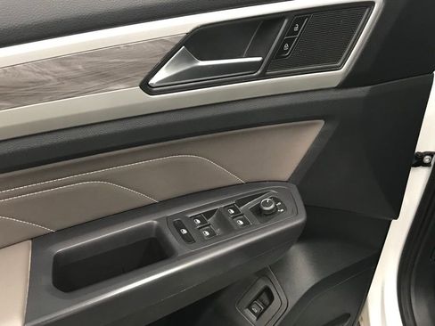 Used 2021 Volkswagen Atlas Cross Sport SE image 10