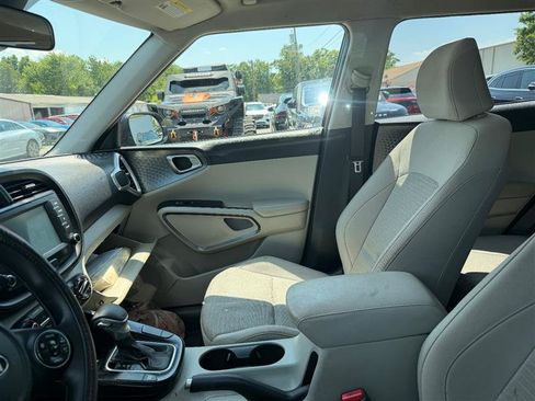 Used 2020 Kia Soul S FWD image 4