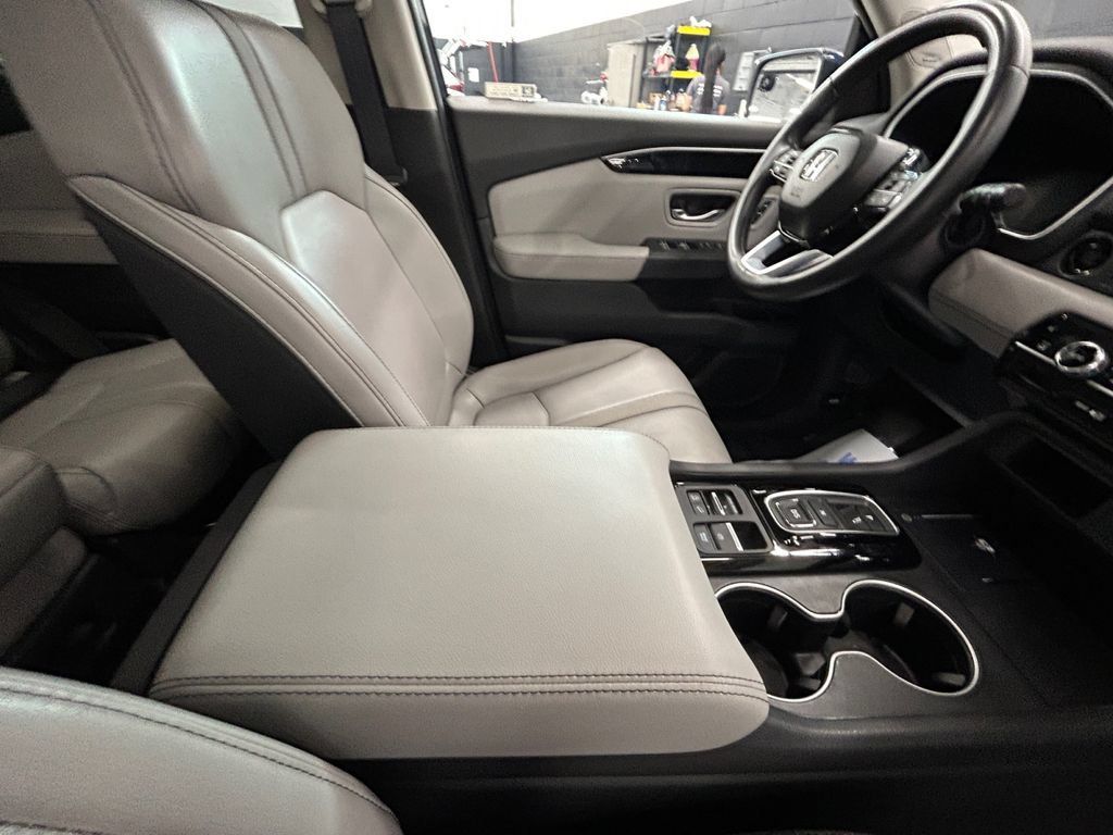 Certified 2023 Honda Pilot Touring image 21