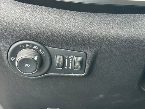 Used 2024 Jeep Compass Latitude image 39