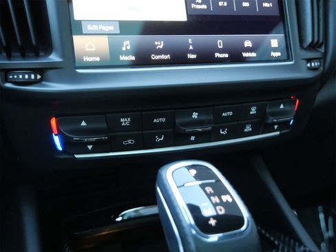 Used 2022 Maserati Levante Trofeo image 23