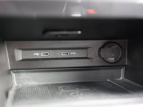 Used 2024 Volkswagen Tiguan SE R-Line image 28