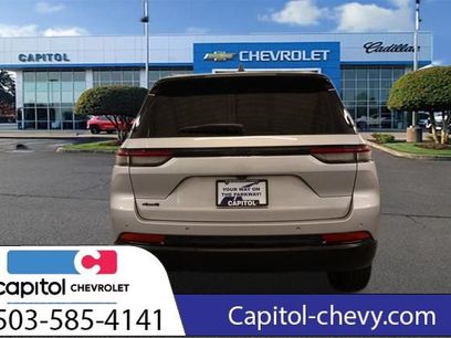 Used 2025 Jeep Grand Cherokee Altitude