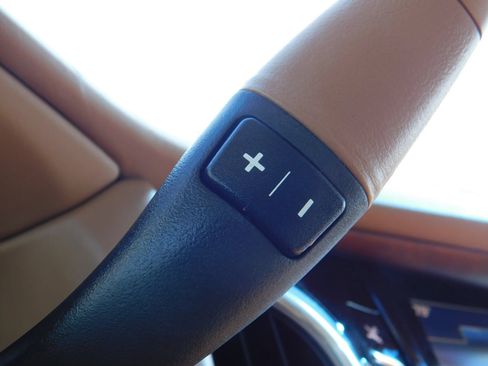 Used 2016 Cadillac Escalade Platinum AWD/4WD image 33