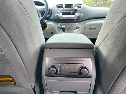 Used 2011 Toyota Highlander 2WD w/ Tech Pkg image 16