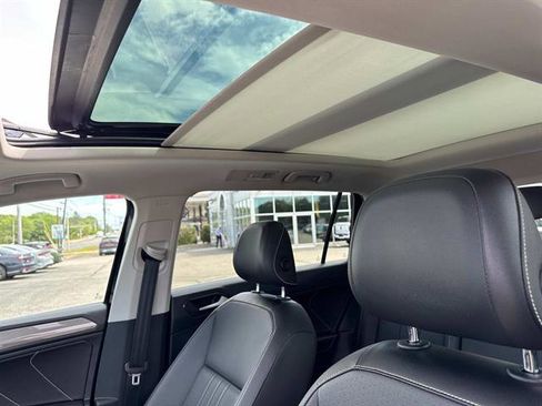 Used 2022 Volkswagen Tiguan SE image 17