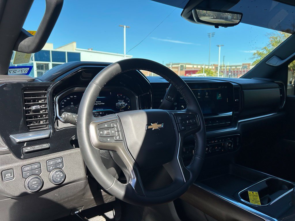 Used 2025 Chevrolet Silverado 3500 High Country w/ Technology Package AWD/4WD image 12