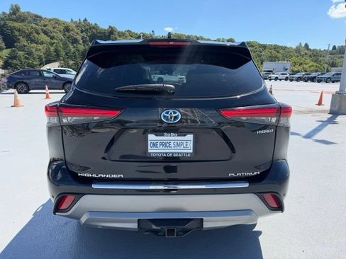 Used 2021 Toyota Highlander Platinum AWD/4WD image 4