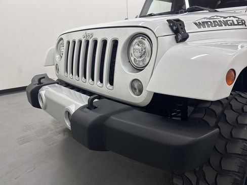 Used 2017 Jeep Wrangler Unlimited Sahara image 22