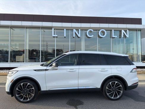 Used 2022 Lincoln Aviator Reserve w/ Equipment Group 201A image 2