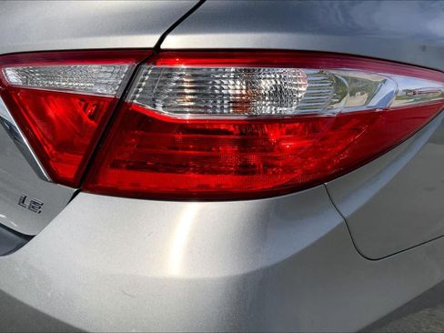 Used 2016 Toyota Camry LE FWD image 30