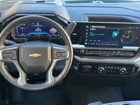 Used 2025 Chevrolet Silverado 2500 LT w/ Convenience Package AWD/4WD image 16