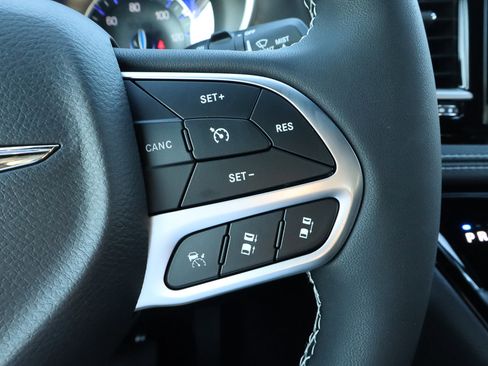 New 2026 Chrysler Pacifica Select image 36