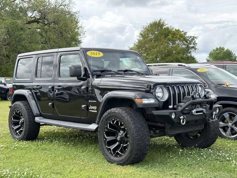 Used 2019 Jeep Wrangler Unlimited Sahara image 3