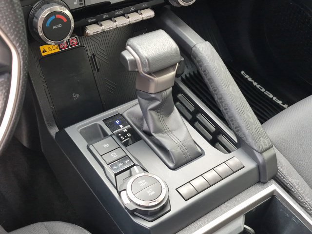 Used 2024 Toyota Tacoma SR5 AWD/4WD image 12