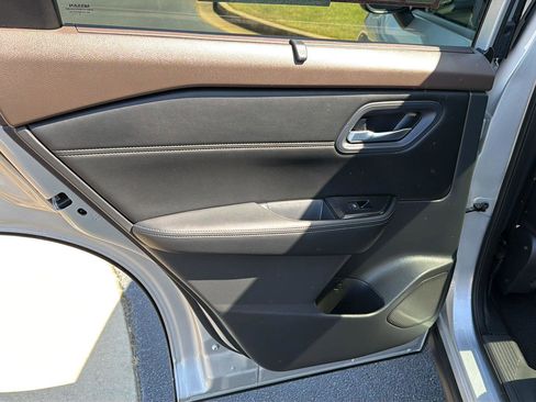 Used 2022 Nissan Rogue SV w/ SV Premium Package image 17