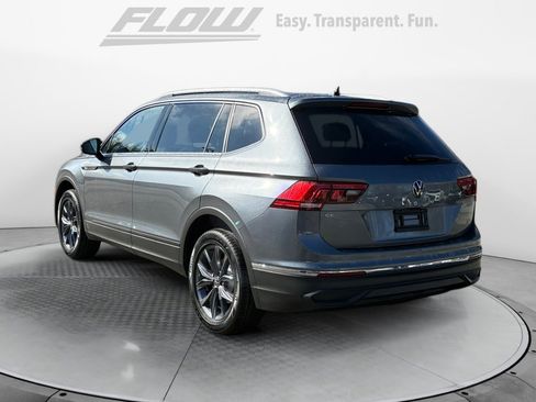 Used 2022 Volkswagen Tiguan SE w/ Panoramic Sunroof Package image 6