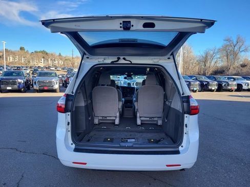 Used 2019 Toyota Sienna LE image 10