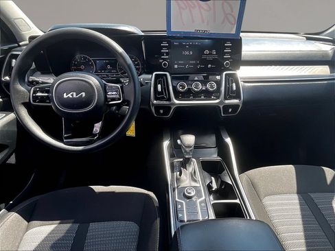 Used 2022 Kia Sorento LX FWD image 7