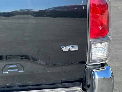 Used 2022 Toyota Tacoma TRD Off-Road image 31