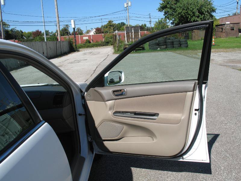 Used 2005 Toyota Camry LE FWD image 13