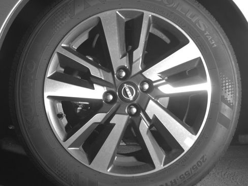 Used 2025 Nissan Versa SV FWD image 12