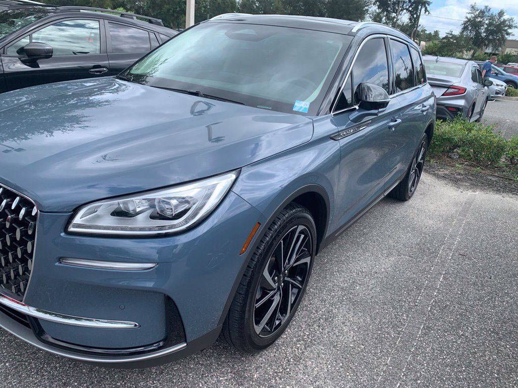 Used 2023 Lincoln Corsair Reserve w/ Equipment Group 201A FWD image 2
