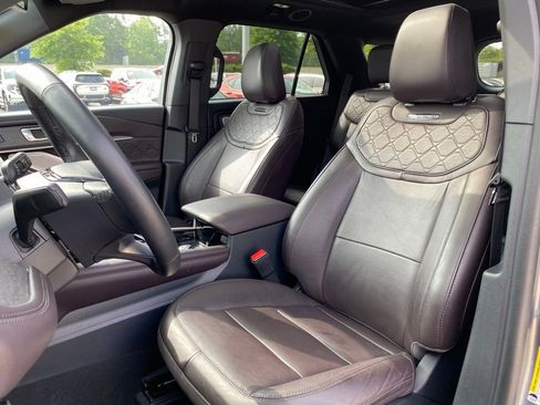 Used 2025 Ford Explorer Platinum w/ LUX Leather Package AWD/4WD image 23